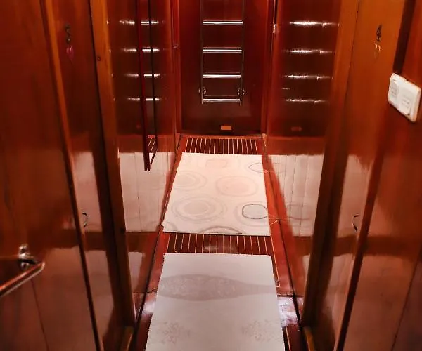 Ботель Seaborn Legend